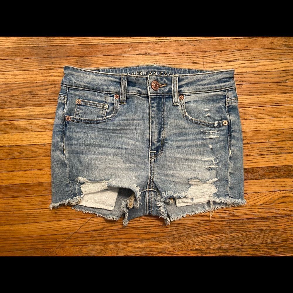 American Eagle lightwash ripped denim shorts